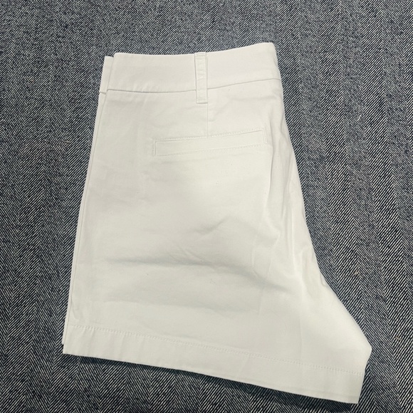 J.Crew 4" stretch chino short | white | size 6 - Picture 2 of 7